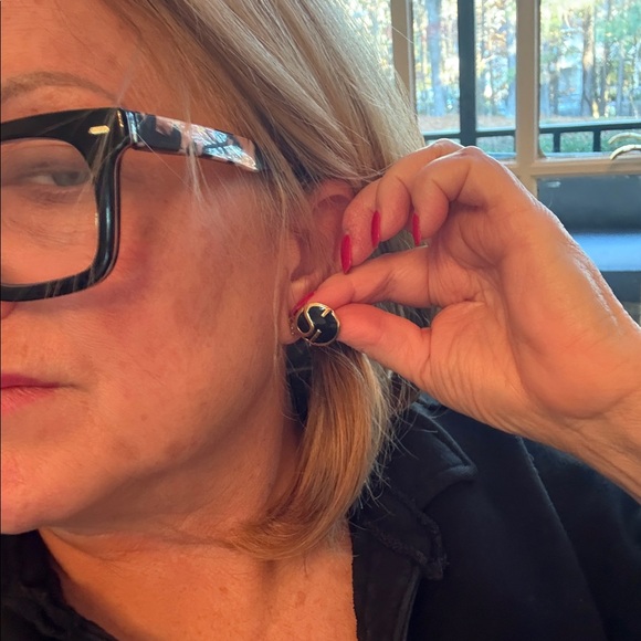 Vintage St. John signature logo Button style Pierced earrings Black Gold - Picture 4 of 4